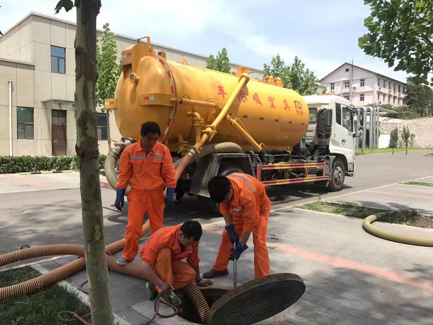 大邑化粪池清理与5-8吨吸粪车施工效率分析